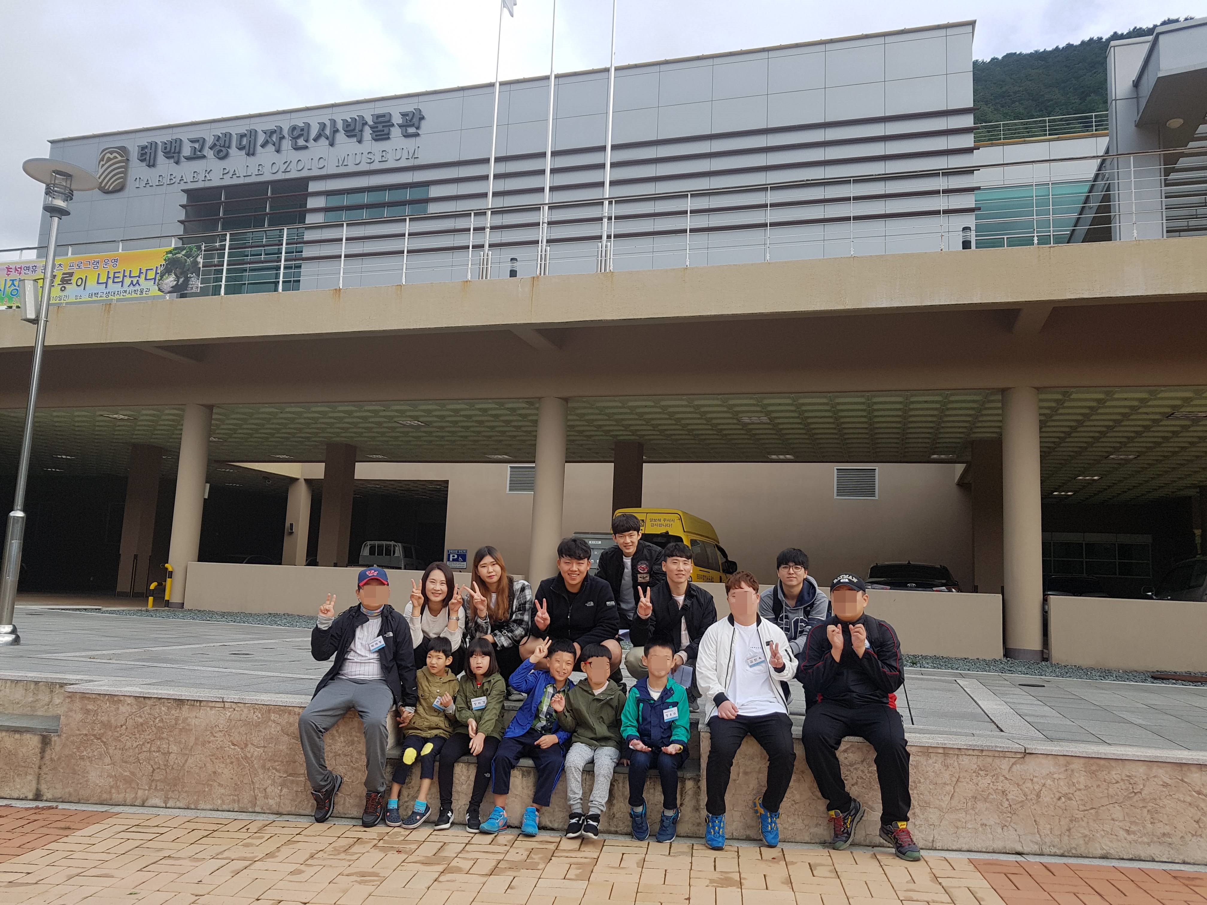 주간보호실에서 현장학습을 다녀왔습니다.